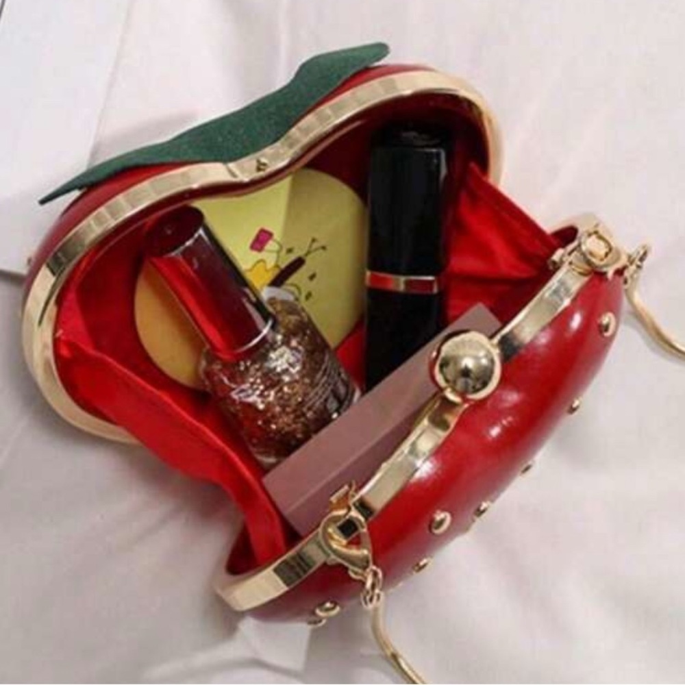 NWOT Strawberry Heart Shaped Chain Crossbody Bag - Picture 5 of 5